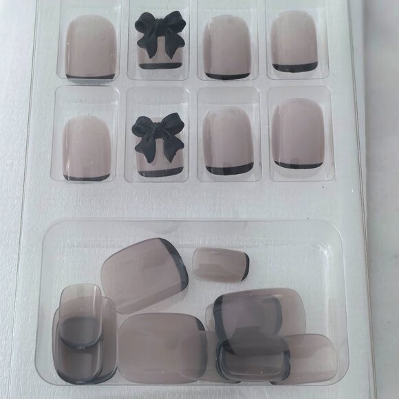 Elegant Press-On Nails – Nude with French Tips & Bow Design - Picture 1 of 2